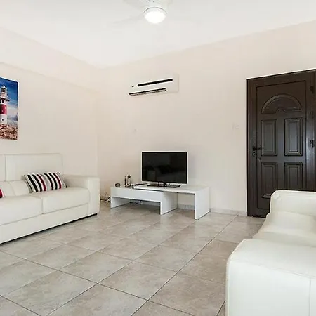 Beautiful 2-Bedroom Apartment - Great Location 公寓