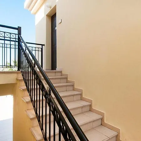 Beautiful 2-Bedroom Apartment - Great Location * Paphos