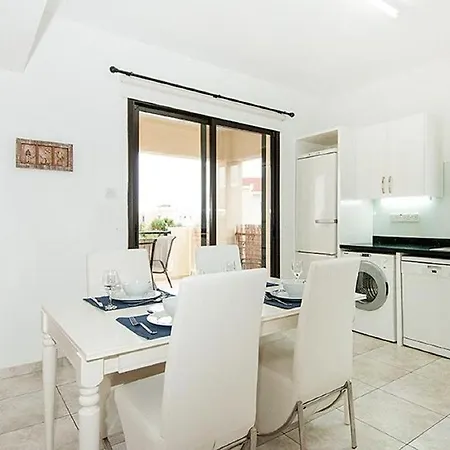 Beautiful 2-Bedroom Apartment - Great Location * Paphos
