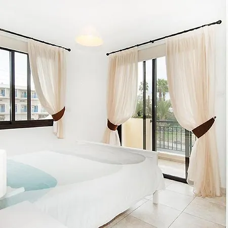 Beautiful 2-Bedroom Apartment - Great Location *